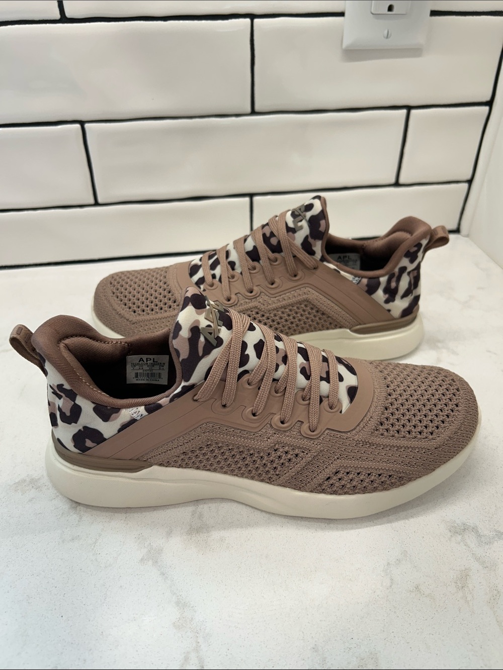 Athletic Propulsion Labs (APL) Techloom Tracer Sneakers Almond Leopard Women’s 7 - Picture 5 of 16
